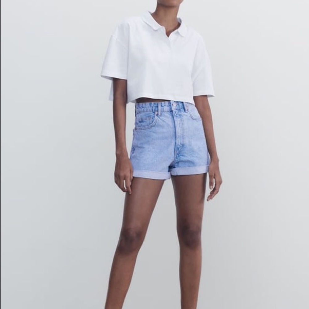 Zara mom fit shorts. Denim. Light blue. US 4 size. High rise Bermuda. New w/tag